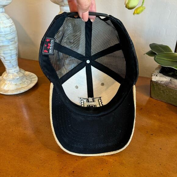 University of Hawaii Raffia Woven Trucker Hat – Rare Natural Fiber Cap - Picture 2 of 5